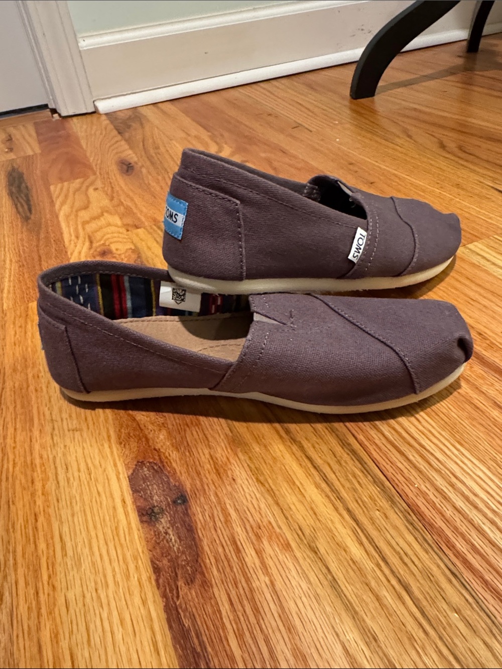 Toms Slip-On Canvas Shoes size 6.5